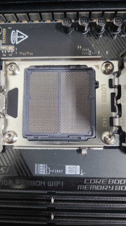 MSI MPG X870E CARBON WIFI AMD X870E SOKET (OUTLET)